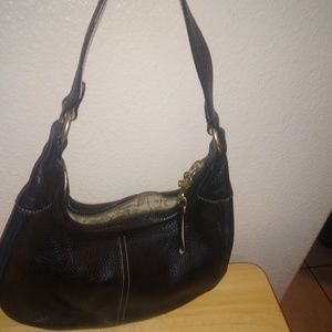 VINTAGE BLACK LEATHER COACH HANDBAG